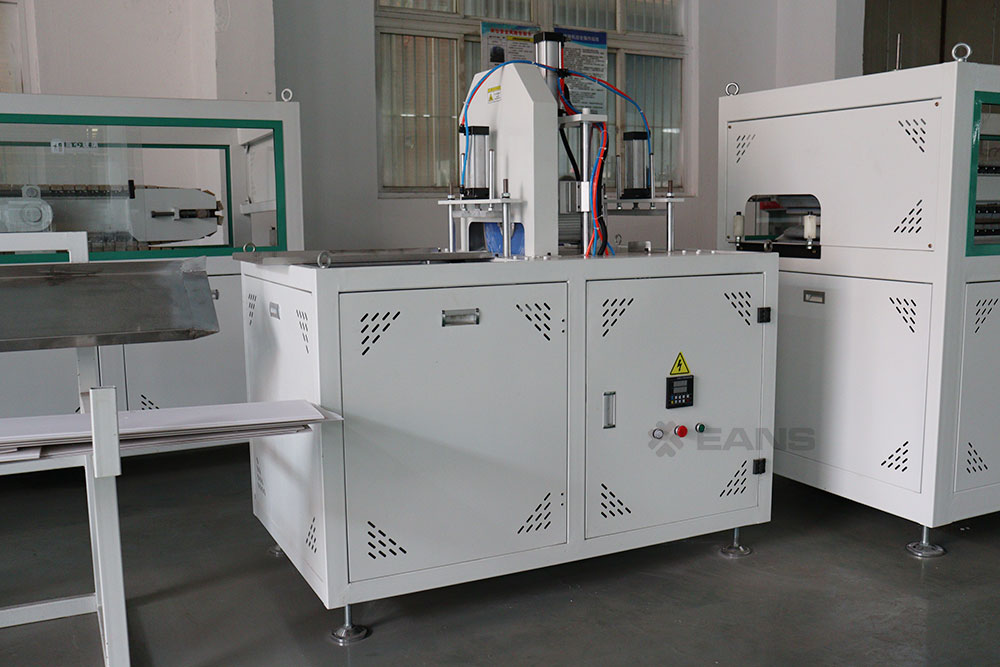 PVC wall panel production line Línea de producción de paneles de pared de PVC