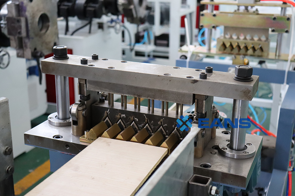 Máquina para fabricar cuentas de molduras de esquinas de PVC de alta calidad