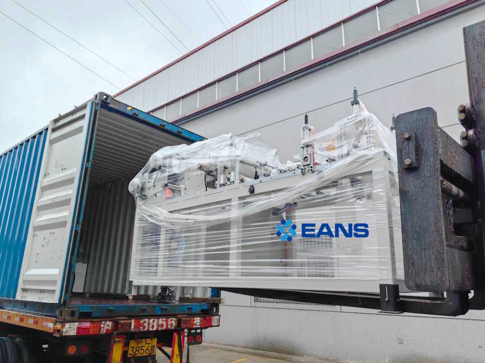 M&aacute;quina laminadora de paneles de PVC