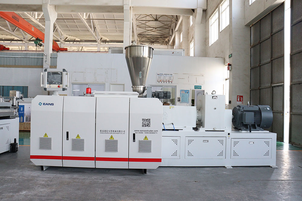 M&aacute;quina extrusora de tableros de espuma de PVC