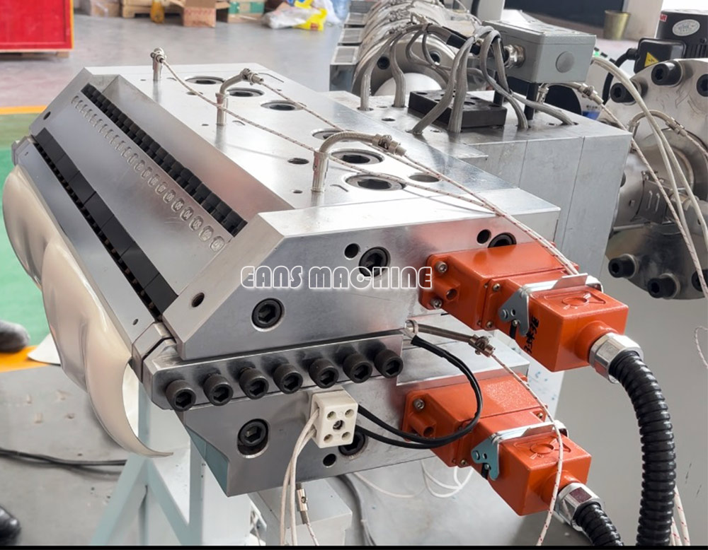 Molde de panel de sofito de PVC