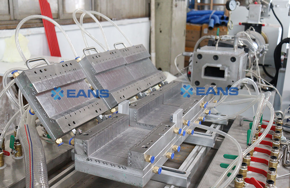 extrusora de marco de puerta wpc