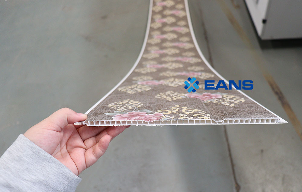 l&iacute;nea de producci&oacute;n de paneles de pvc