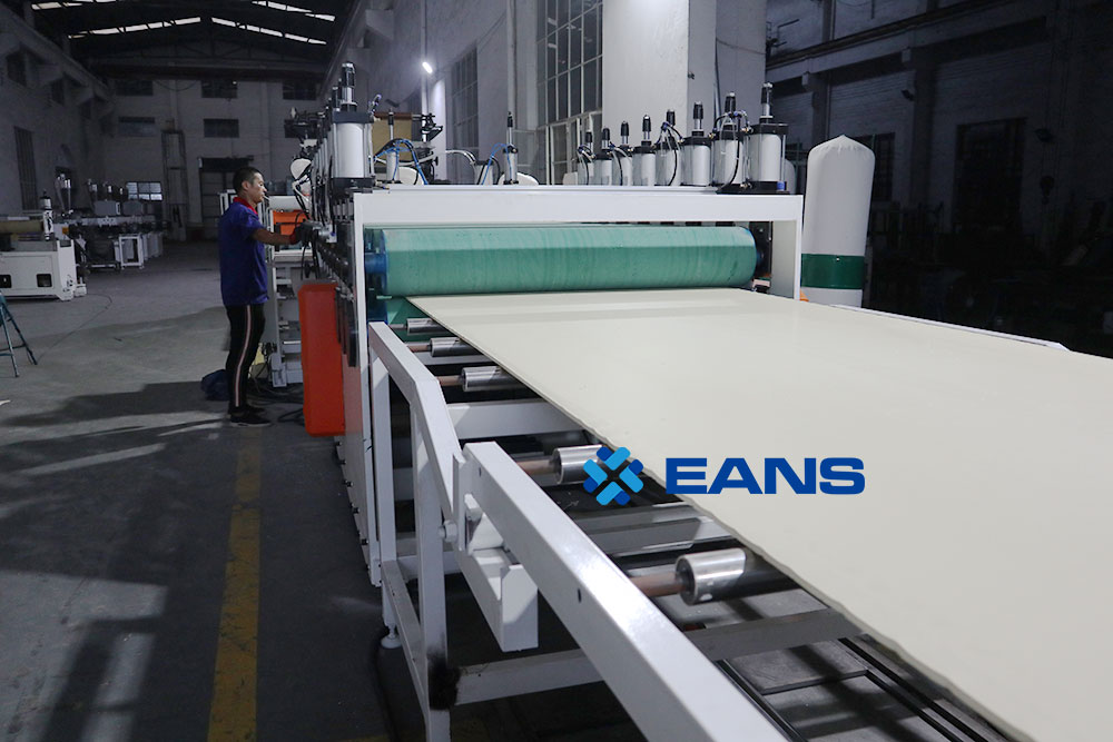 l&iacute;nea de producci&oacute;n de tableros de espuma WPC