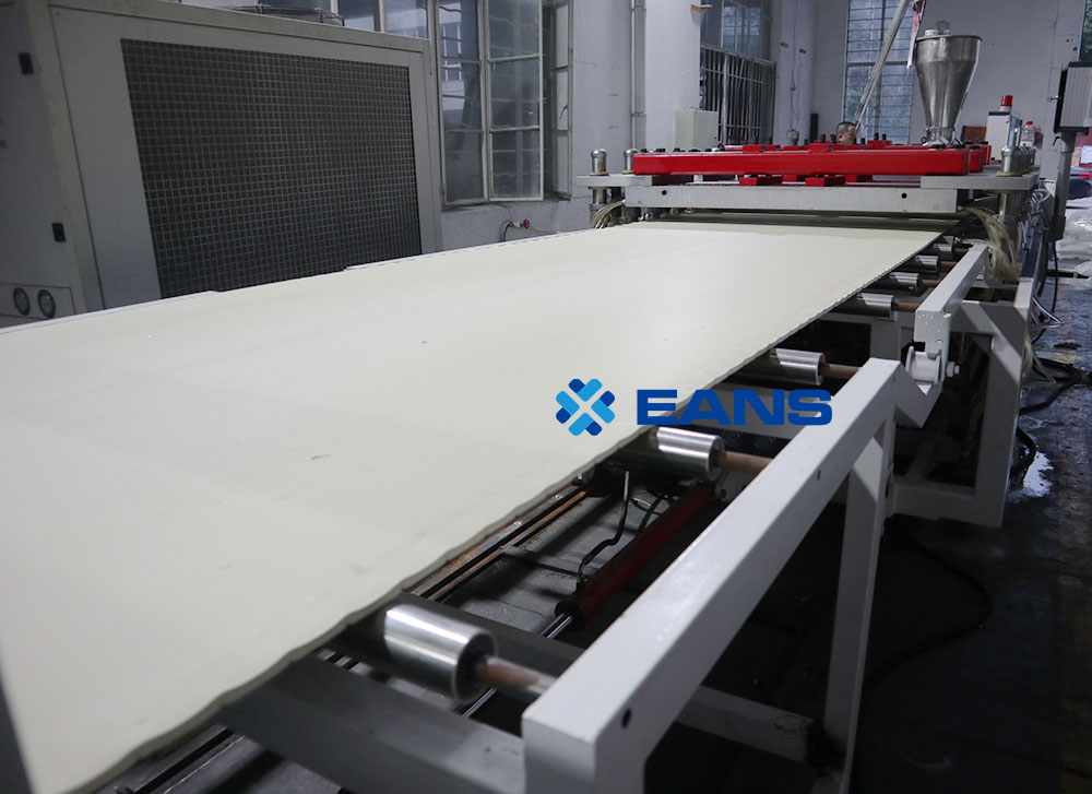 M&aacute;quina extrusora de tableros de espuma de PVC, 