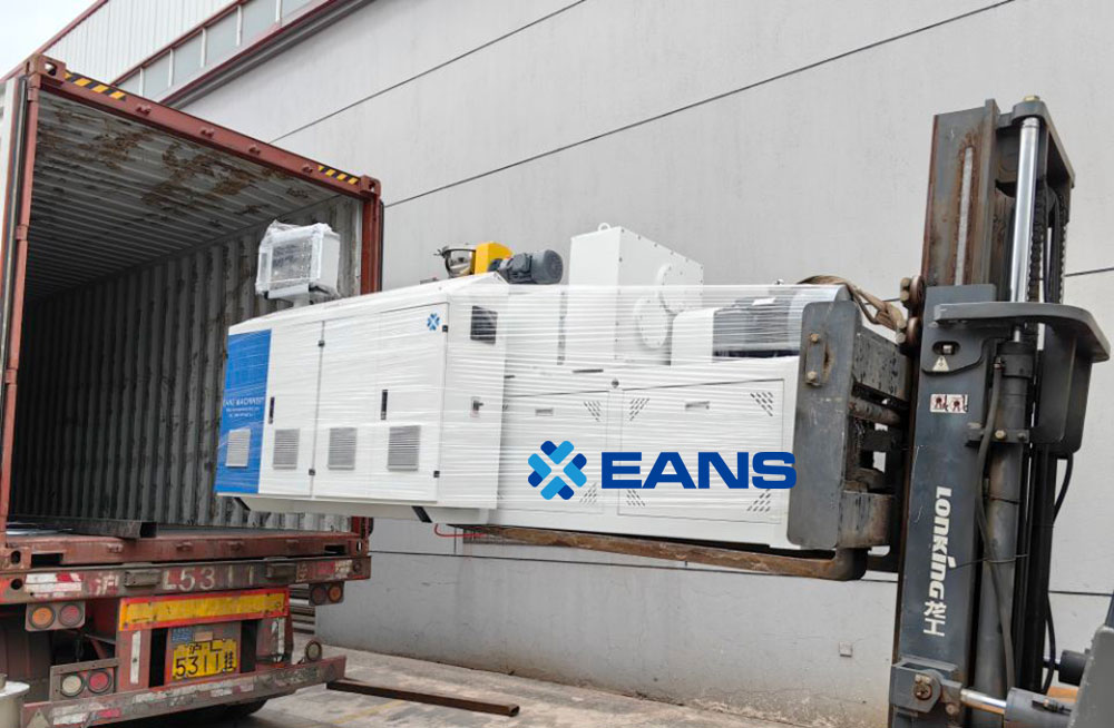 L&iacute;nea de producci&oacute;n de paneles de pared de PVC.